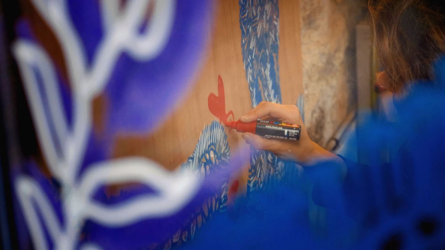 Uni POSCA PC-8K 8mm Chisel Tip Marker Set Of 8 Standard Colours 3 Uni POSCA PC-8K 8mm Chisel Tip Marker Set Of 8 Standard Colours - Image 3